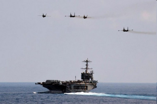  ���܈����΄Օr���ɼ�����FA-18E��C�c�R��������܊�ɳ��ăɼ��K-30��C�������������΁Hʢ�D��̖��ĸ�Ϸ��w�С�