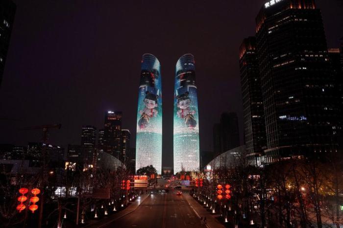 成都點亮地標 慶祝《哪吒之魔童鬧海》總票房突破100億元