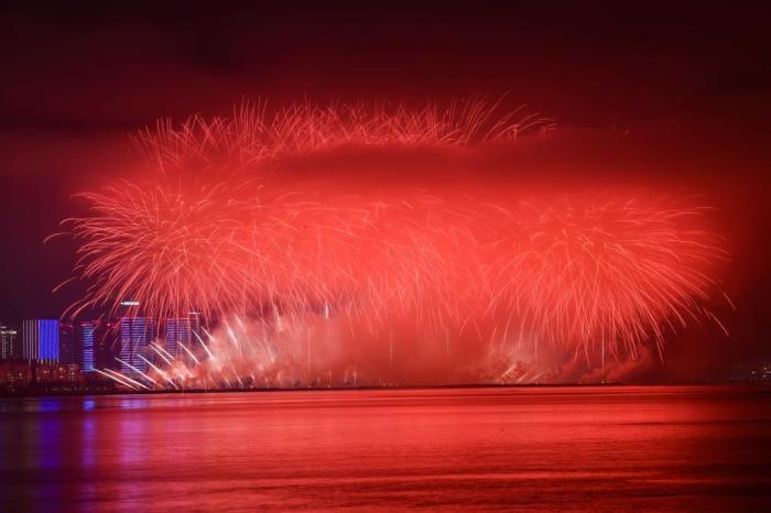 ?？谠鼰熁ㄍ頃c亮夜空