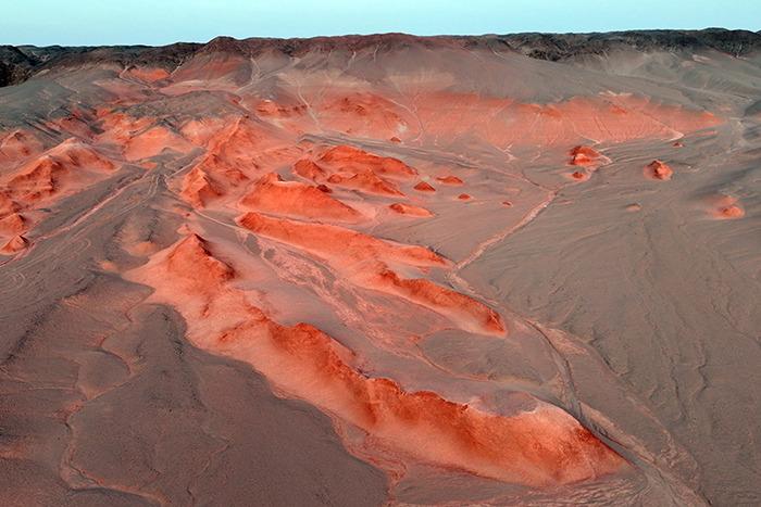 紅層地質景觀宛若火星表面