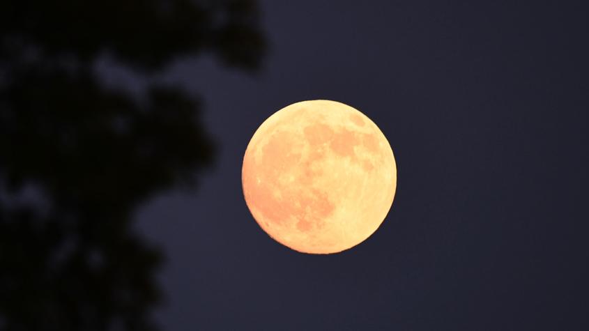 天涯共此“圓” 中秋夜滿月現身天宇