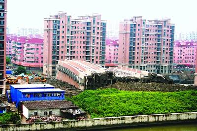 �����ĘǷ�λ�ں�߅���ײ��۔��ˮ������¶���⡣