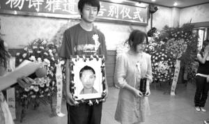 ��W�������ܚ�Ůͬ�W�m:�ܺ���ĸ�H�W��׷��