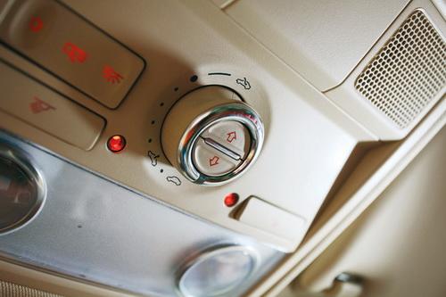 ���m���ء�����ԇ�{�����T�՚WƷ��SUV