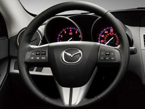 Mazda3�Ɏ������ �L���R���_Ŀ�˸���