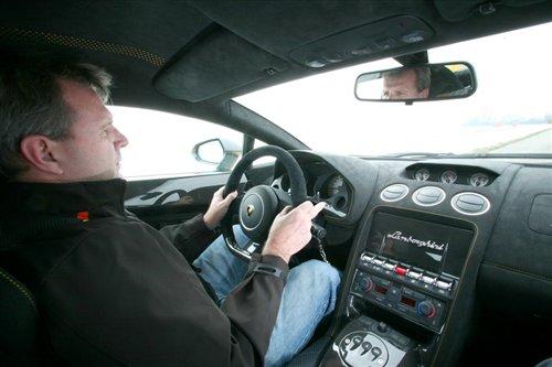 ��ŭ�Ĺ�ţ ԇ�{�m������Superleggera ��܇֮��