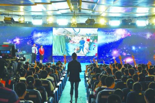 20�����磬���Ї������W(xu��)�����ЌW(xu��)̫�����n�����n�ã��W(xu��)�����e������T����ƽ�ᆖ��