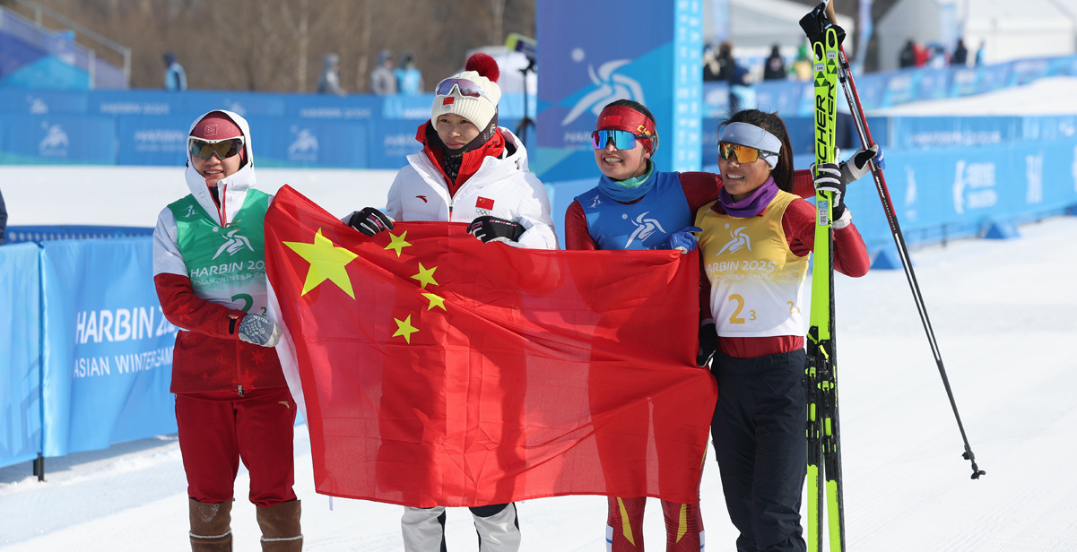 中國隊(duì)摘越野滑雪女子4x5公里接力金牌