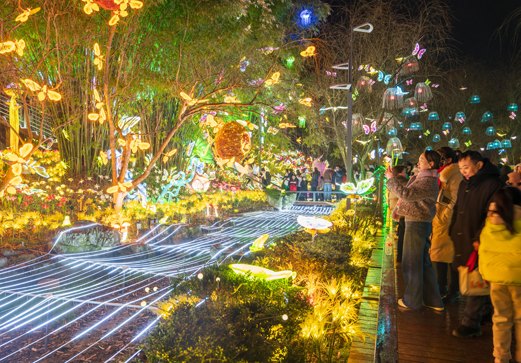 貴州貴陽：市民逛燈會度元宵佳節