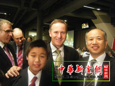 新西蘭華商“愛心競價”賑災捐款 善舉感動總理