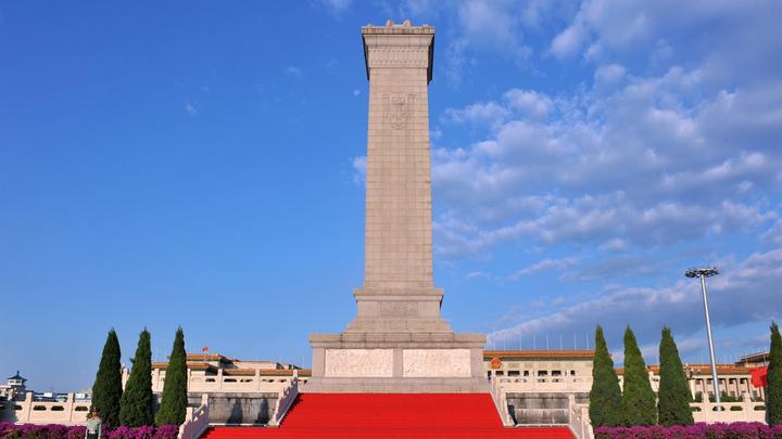 烈士紀念日向人民英雄敬獻花籃儀式