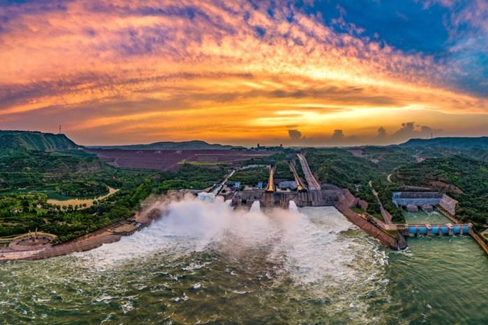 河南濟源：黃河小浪底調(diào)水調(diào)沙蔚為壯觀